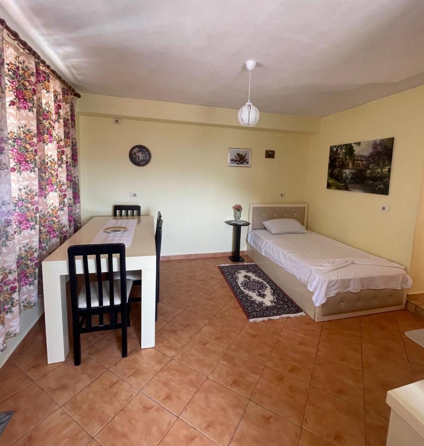 Blue Guesthouse Gjirokastër Dış mekan fotoğraf