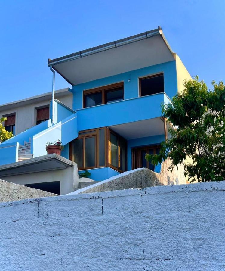 Blue Guesthouse Gjirokastër Dış mekan fotoğraf