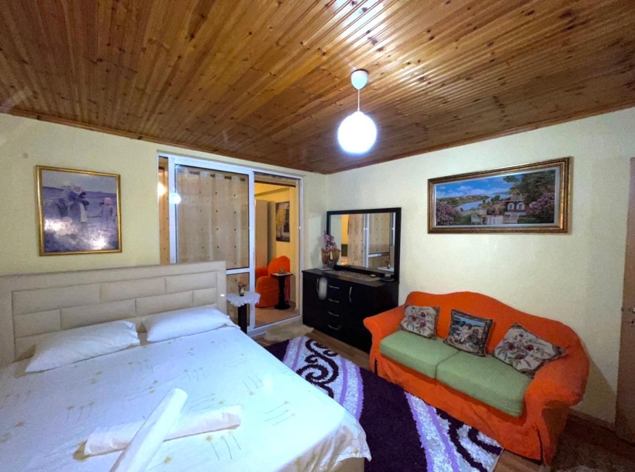 Blue Guesthouse Gjirokastër Dış mekan fotoğraf