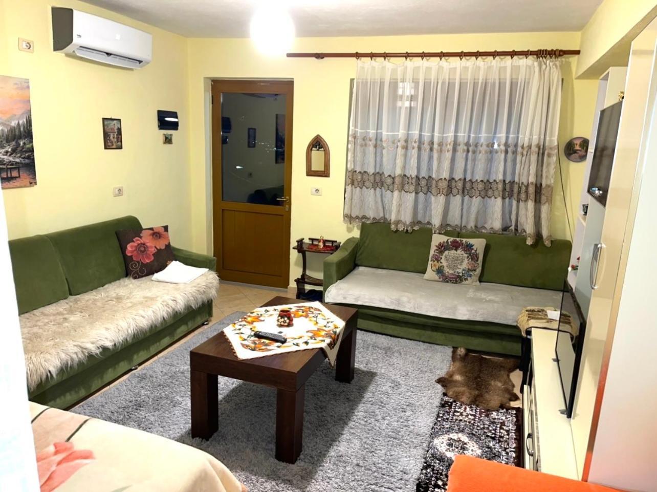 Blue Guesthouse Gjirokastër Dış mekan fotoğraf